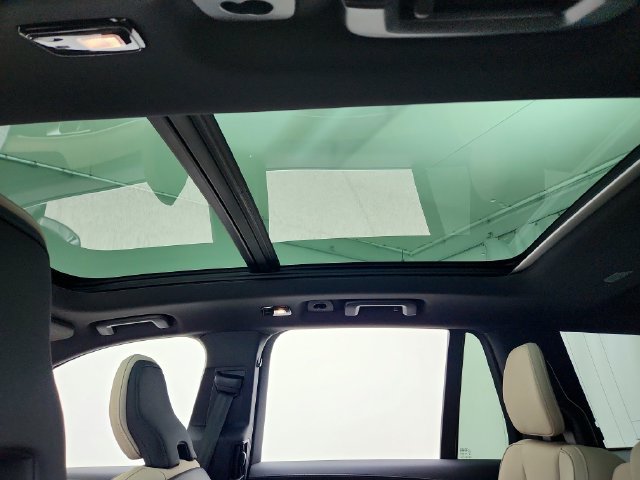 New 2026 Volvo XC90 B6 Plus w/ Protection Package AWD/4WD image 18
