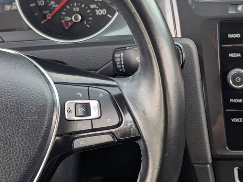 Used 2017 Volkswagen e-Golf SE image 25