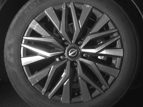 Used 2025 Nissan Altima 2.5 SV FWD image 13