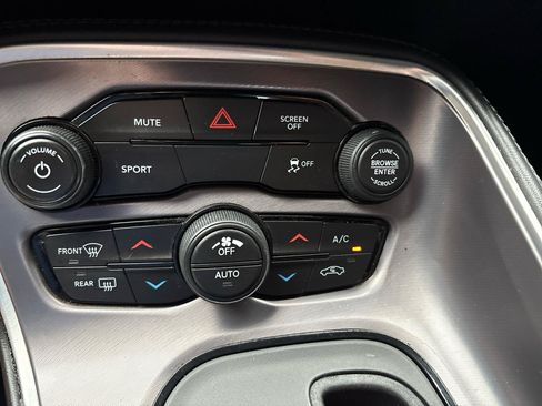Used 2019 Dodge Challenger SXT w/ Blacktop Package RWD image 33