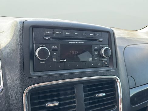 Used 2014 Dodge Grand Caravan SXT FWD image 24