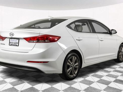 Used 2017 Hyundai Elantra SE image 14