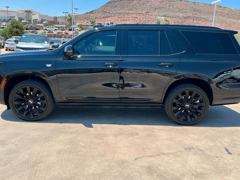 Used 2025 Cadillac Escalade Sport Platinum w/ LPO, ONYX Package AWD/4WD image 2