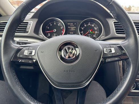 Used 2018 Volkswagen Passat 2.0T SEL Premium image 13