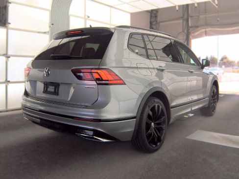 Used 2021 Volkswagen Tiguan SE R-Line AWD/4WD image 4