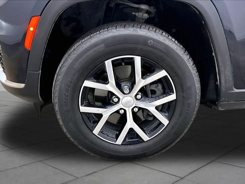 Used 2024 Jeep Grand Cherokee L Limited AWD/4WD image 11
