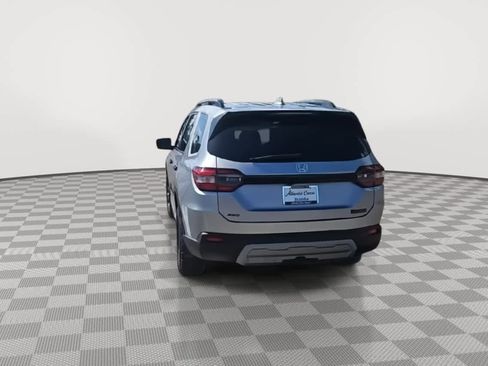 Used 2025 Honda Pilot TrailSport image 7