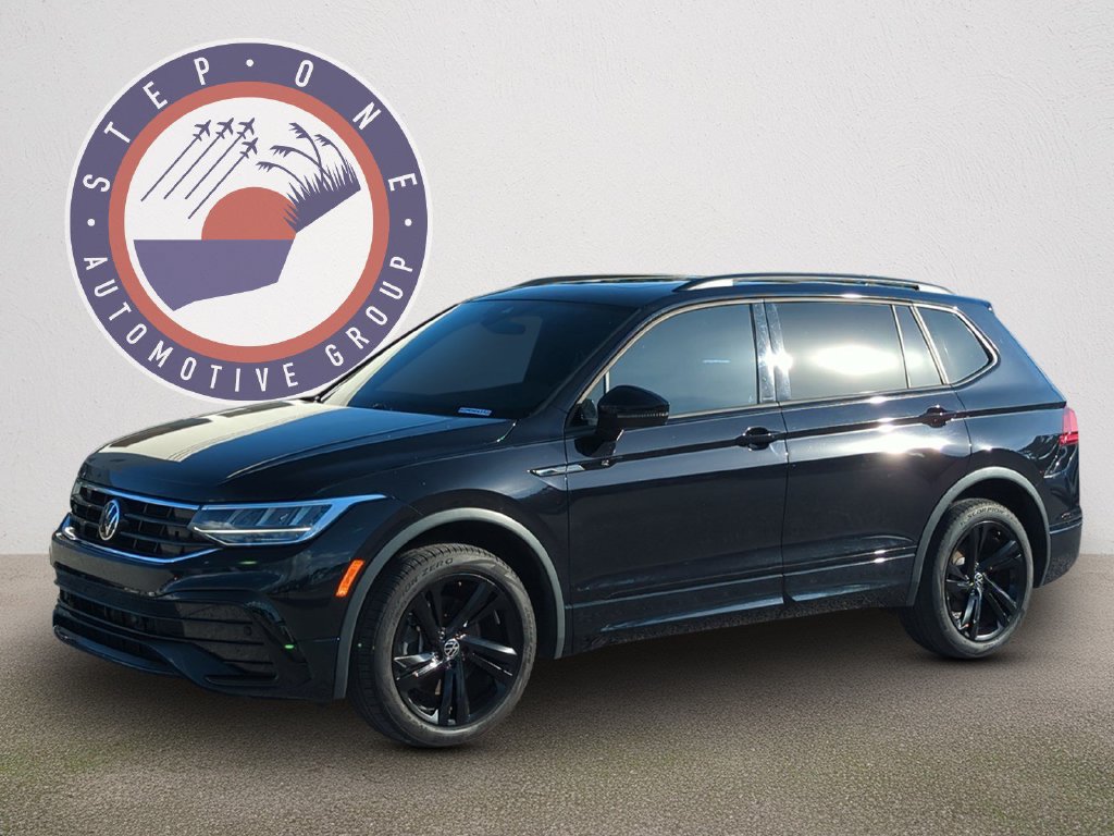 Certified 2023 Volkswagen Tiguan SE R-Line FWD image 2