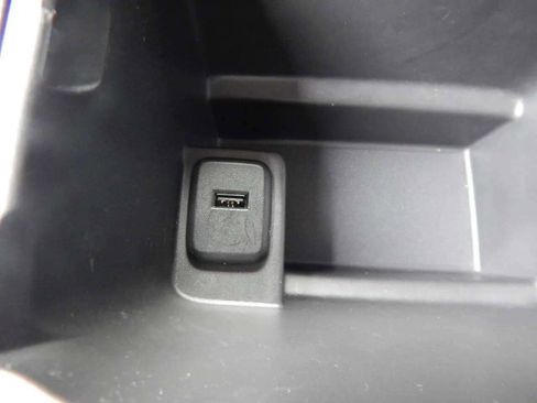 Used 2018 Buick Regal Preferred image 32