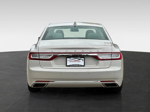 Used 2019 Lincoln Continental Select w/ Continental Climate Package FWD image 6