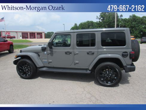 Used 2022 Jeep Wrangler Unlimited Sahara w/ Cold Weather Group AWD/4WD image 8
