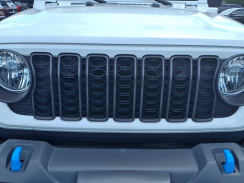 Used 2024 Jeep Wrangler Unlimited AWD/4WD image 11