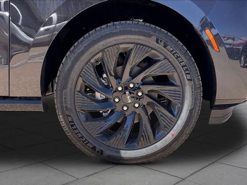 New 2026 Lincoln Navigator L Reserve AWD/4WD image 11