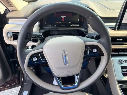 Used 2023 Lincoln Aviator AWD w/ Premium Package image 23