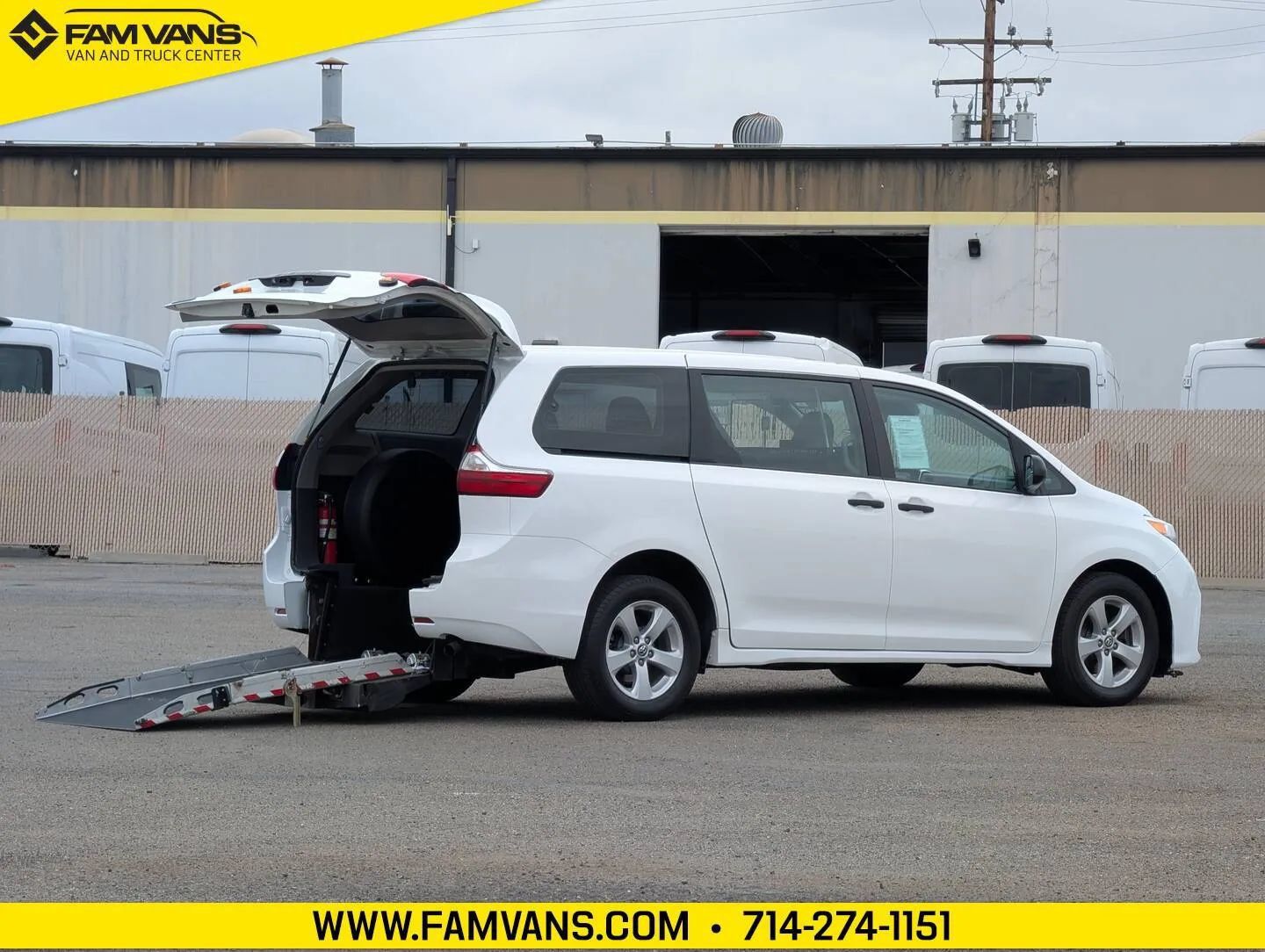 Used 2018 Toyota Sienna L FWD image 1