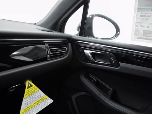 Certified 2026 Porsche Macan S AWD/4WD image 30