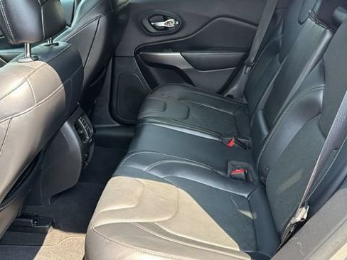 Used 2019 Jeep Cherokee Limited w/ Technology Group AWD/4WD image 30