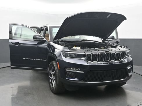 Used 2024 Jeep Grand Cherokee Limited AWD/4WD image 52