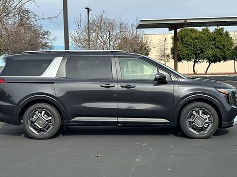 New 2026 Kia Carnival EX FWD image 3