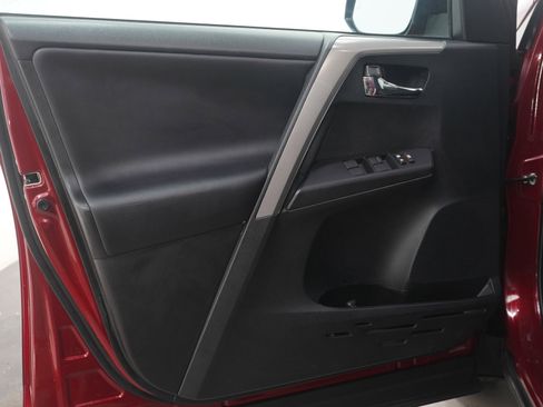 Used 2018 Toyota RAV4 XLE image 19