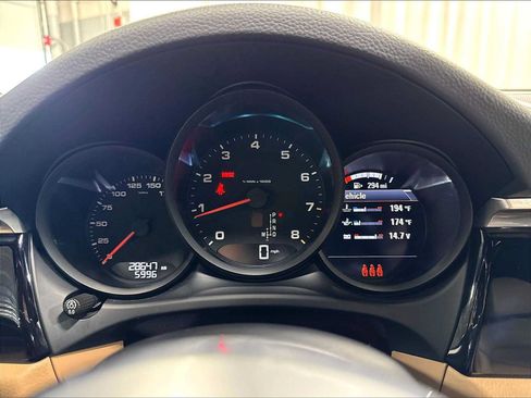 Used 2021 Porsche Macan AWD/4WD image 23