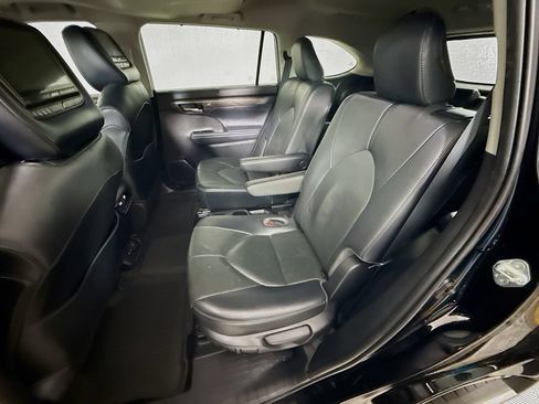 Used 2020 Toyota Highlander Limited FWD image 26