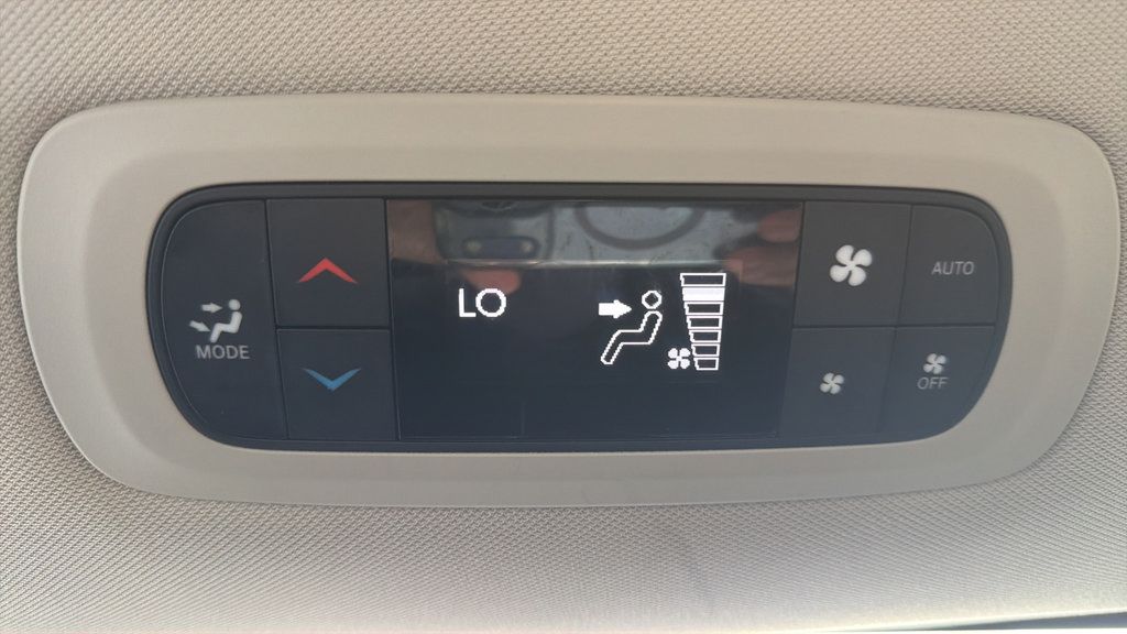 Used 2024 Chrysler Pacifica Touring-L FWD image 22
