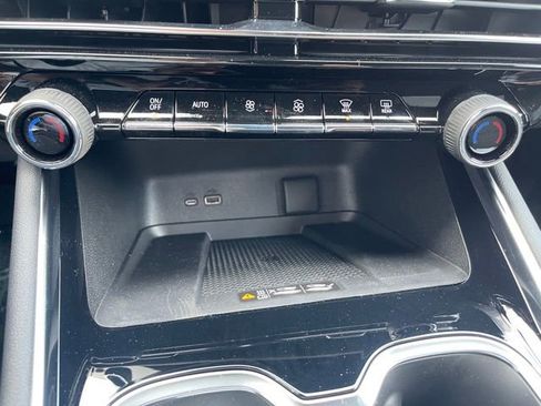 New 2025 Chevrolet Traverse LT w/ Midnight/Sport Edition image 13