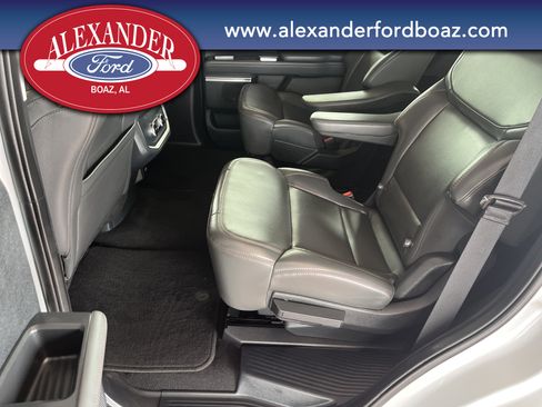Used 2025 Ford Expedition Active AWD/4WD image 14