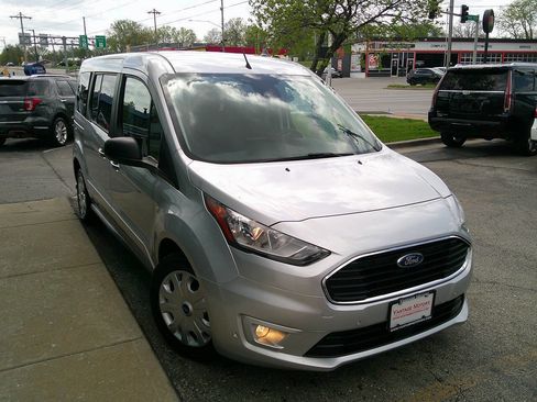 Used 2022 Ford Transit Connect XLT image 4