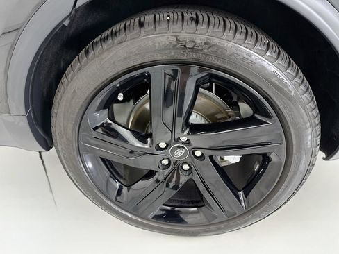 Used 2025 Land Rover Discovery S AWD/4WD image 30