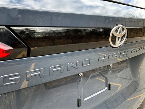 Used 2024 Toyota Grand Highlander Limited image 32