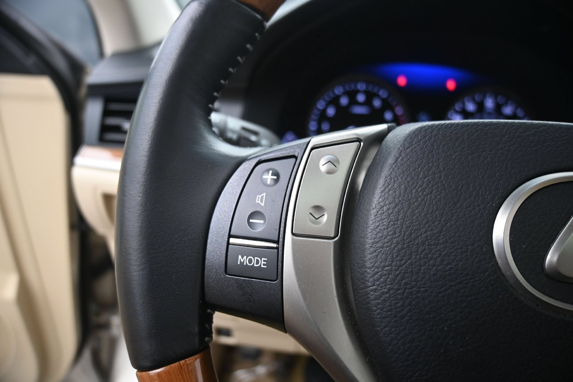 Used 2013 Lexus ES 300h w/ Luxury Pkg FWD image 26