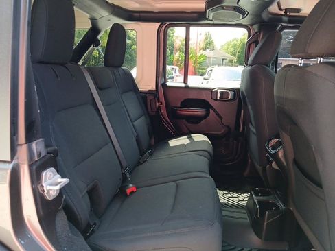 Used 2018 Jeep Wrangler Unlimited Sport S AWD/4WD image 12
