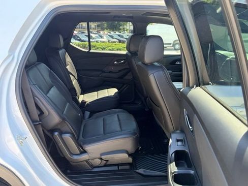 Used 2023 Chevrolet Traverse RS AWD/4WD image 31