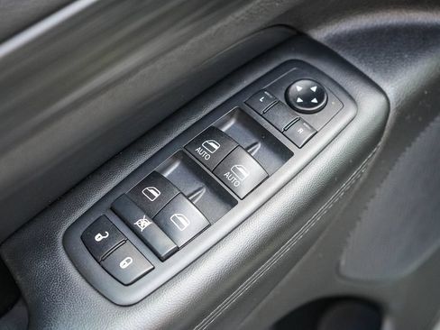 Used 2020 Jeep Grand Cherokee Altitude AWD/4WD image 21