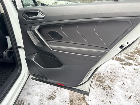 Used 2022 Volkswagen Tiguan SE image 27