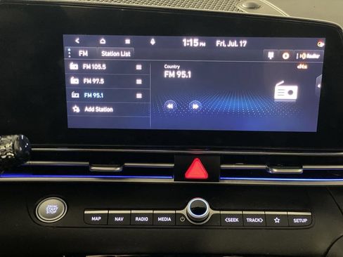 Used 2025 Hyundai Elantra SEL FWD image 12