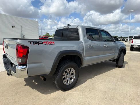 Used 2018 Toyota Tacoma TRD Off-Road AWD/4WD image 7