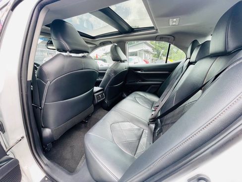 Used 2019 Toyota Camry XLE FWD image 12