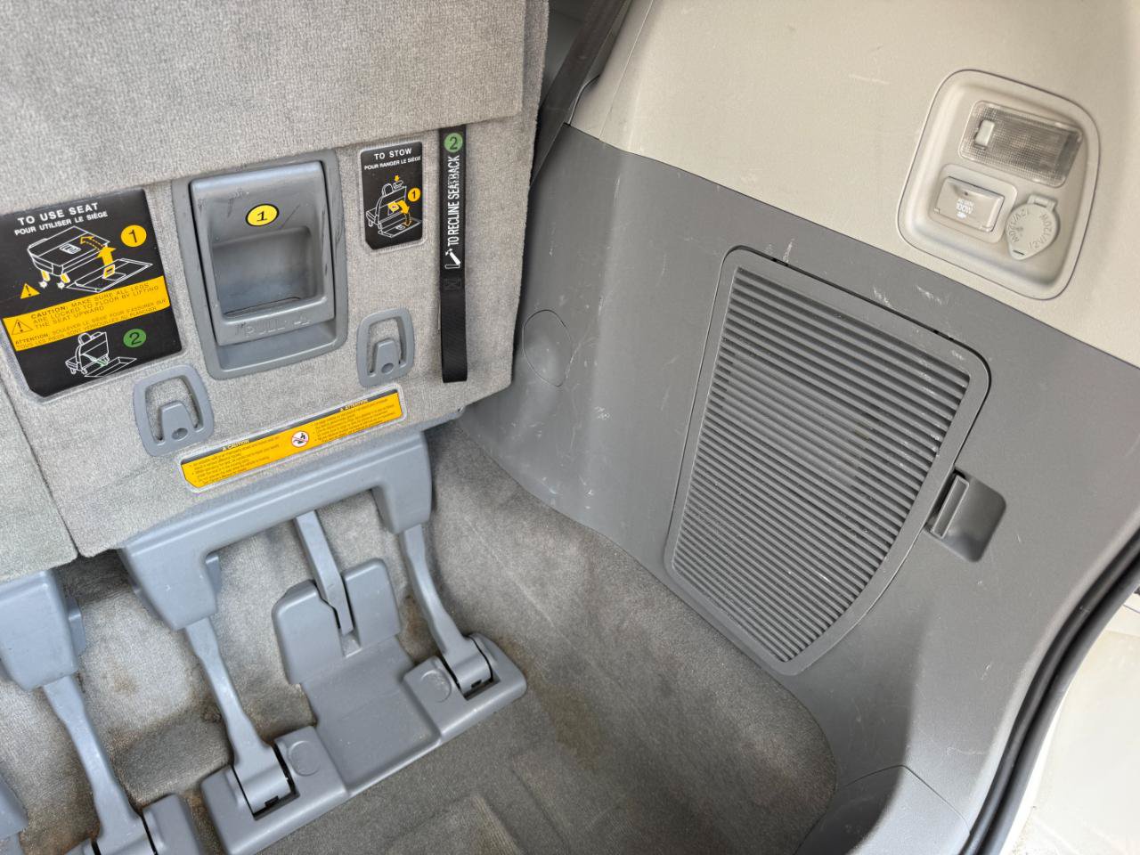 Used 2013 Toyota Sienna XLE w/ Entertainment Pkg FWD image 72