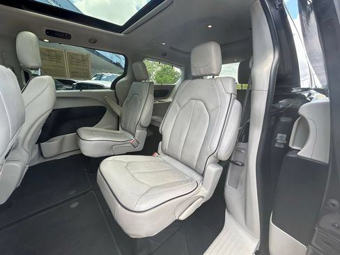 Used 2021 Chrysler Pacifica Limited AWD/4WD image 50