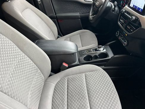 Used 2020 Ford Escape SE image 31