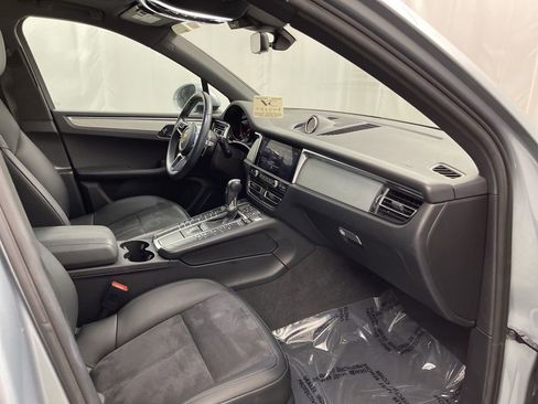 Used 2021 Porsche Macan image 26
