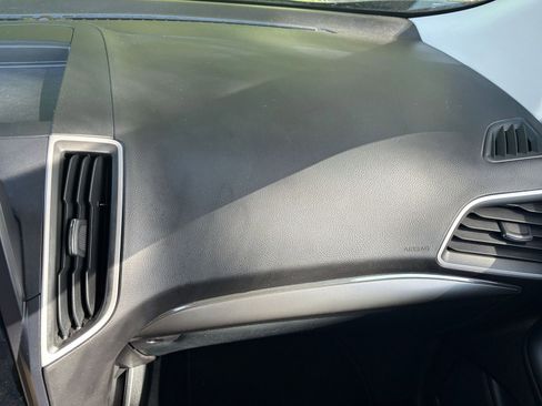 Used 2022 Ford Edge SEL image 35