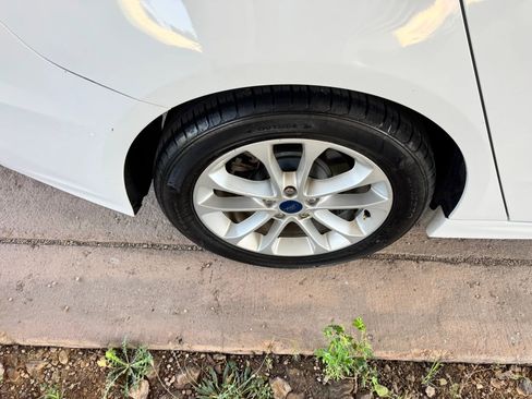 Used 2019 Ford Fusion SE FWD image 27