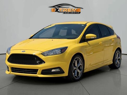 Used 2017 Ford Focus ST FWD image 2