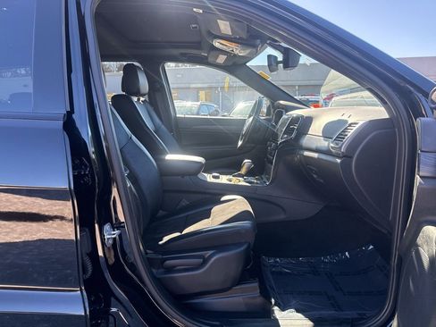 Certified 2022 Jeep Grand Cherokee Laredo X image 28