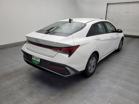 Used 2025 Hyundai Elantra SE FWD image 9