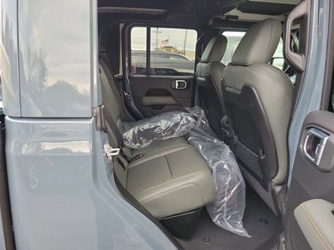 New 2026 Jeep Gladiator Mojave image 8